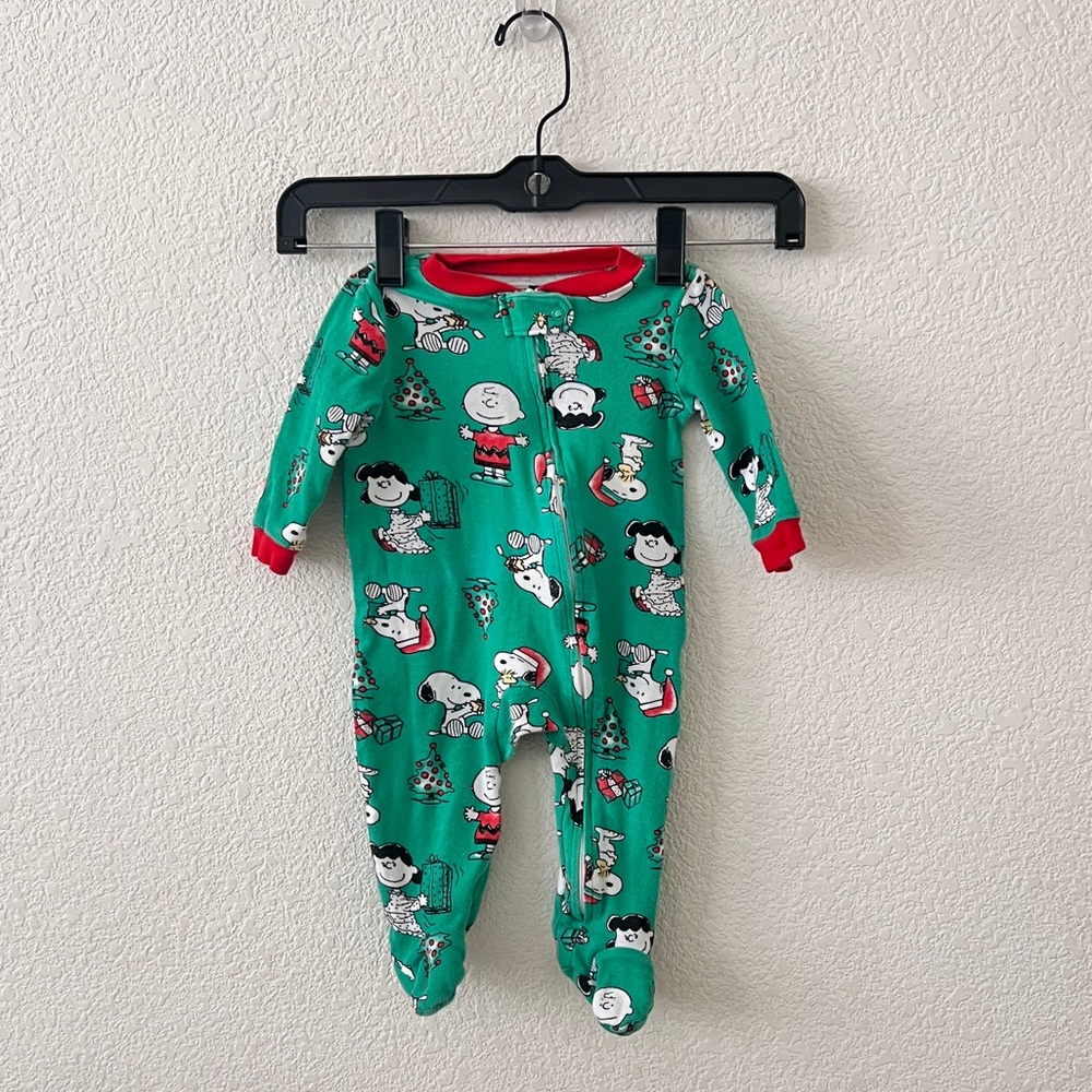 Snoopy Charlie Brown Holiday Christmas Green Onesie Pajama for Baby 3-6 Months